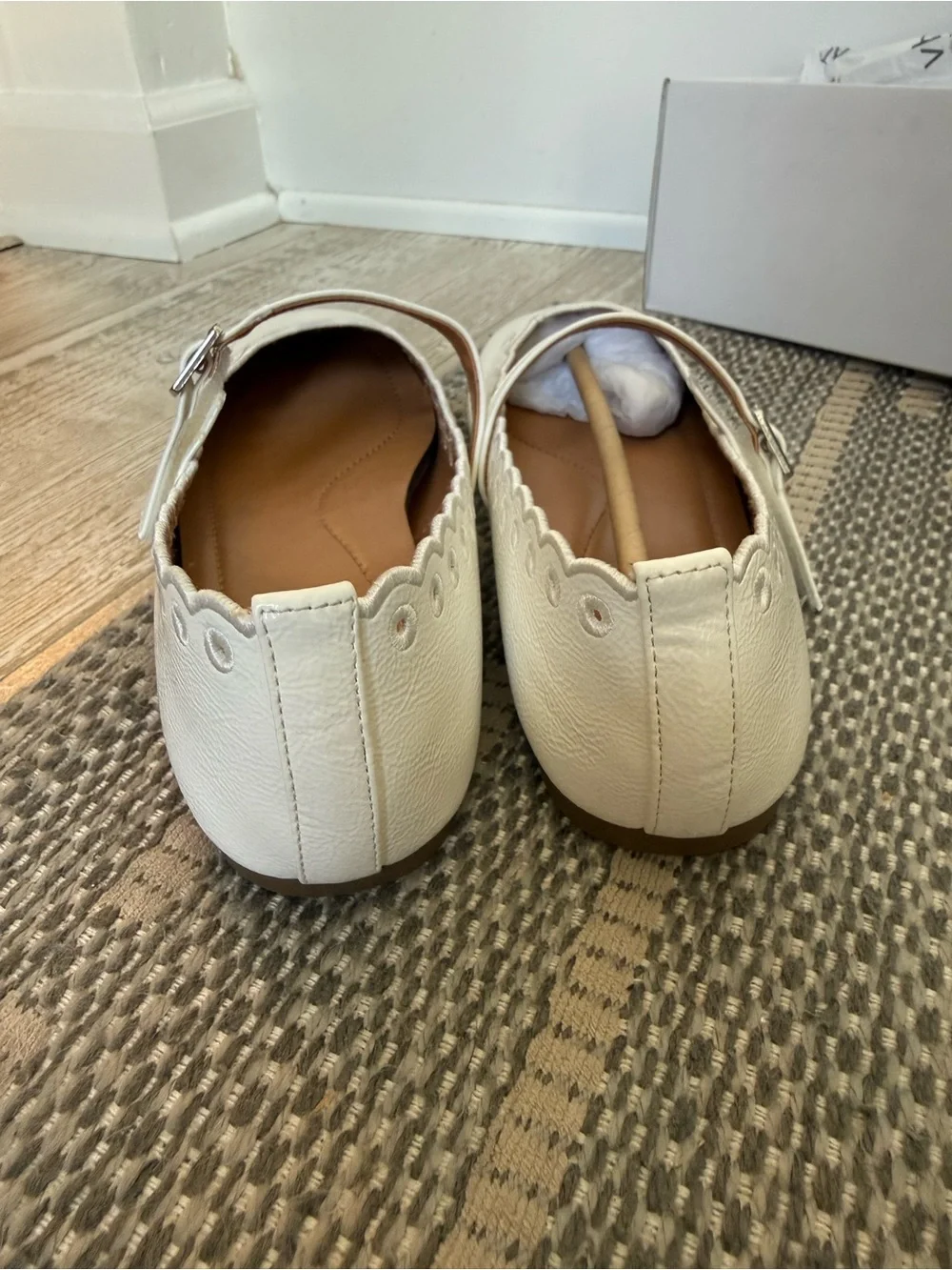 NIB DV by Dolce Vita white Mary Jane Flats with Scalloped Edge